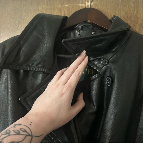 Danier Women's Sleek Black Button Leather Trench Waist Tie Coat Sz Medium - Picture 6 of 15